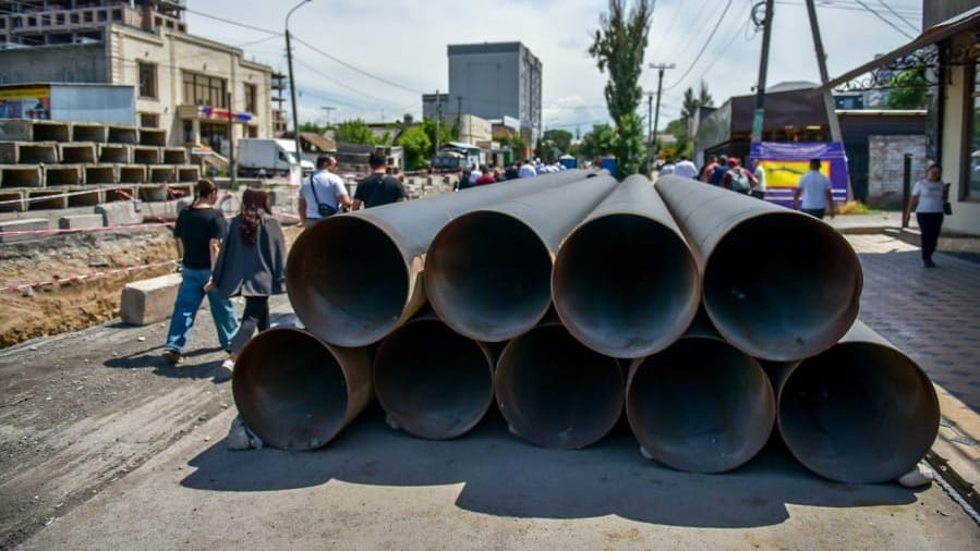 В Бишкеке на улице Курманжан Датки реконструируют тепловые сети – на каком этапе работы? изображение публикации