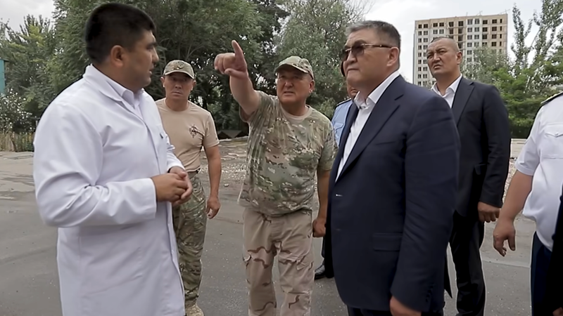 Камчыбек Ташиев совершил обход в Оше – мэр показал свою работу изображение публикации